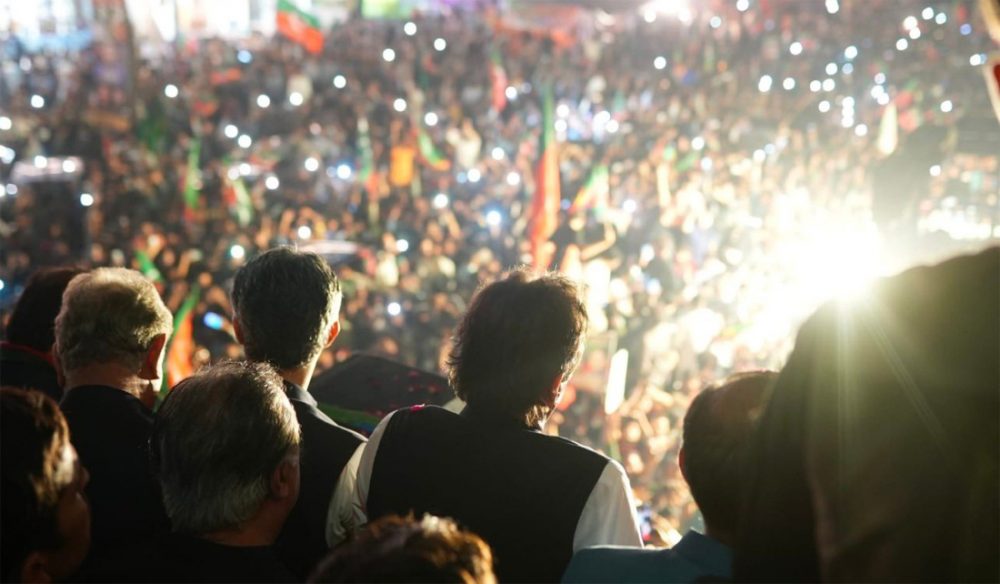  چیئرمین پی ٹی آئی ایک دن بھی وقت پر نہ آئے- بغیر پلاننگ عجلت میں شروع کیا جانے والا لانگ مارچ ڈیڈ فلاپ شو بن گیا-فائل فوٹو 