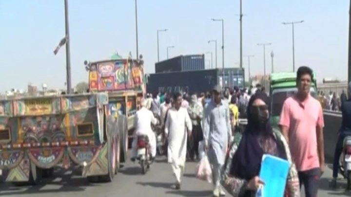  لاہور کے پوش علاقوں میں پارٹیوں کے انتظامات- گوجرانوالہ اور سیالکوٹ میں بھی پکوانوں کا مقابلہ ہوگا۔فائل فوٹو