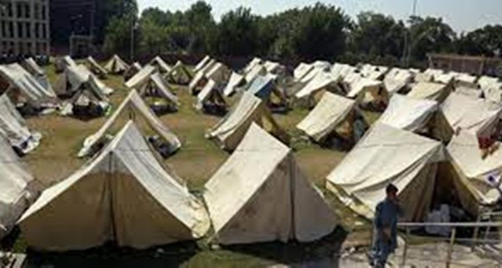 عمران خان پر دوبارہ حملے کا خدشہ ظاہر ہونے پر رہنمائوں کیلیے کارکنان اکھٹا کرنا مشکل ہوگیا۔فائل فوٹو