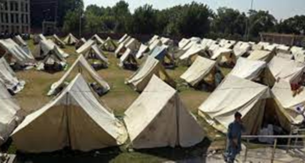 عمران خان پر دوبارہ حملے کا خدشہ ظاہر ہونے پر رہنمائوں کیلیے کارکنان اکھٹا کرنا مشکل ہوگیا۔فائل فوٹو