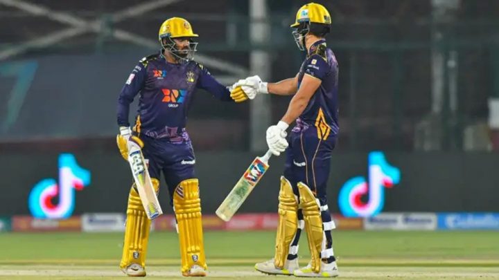 افتخاراحمد نے کوئٹہ گلیڈی ایٹرز کی طرف سے 94 رنز کی جارحانہ اننگز کھیلی۔فائل فوٹو