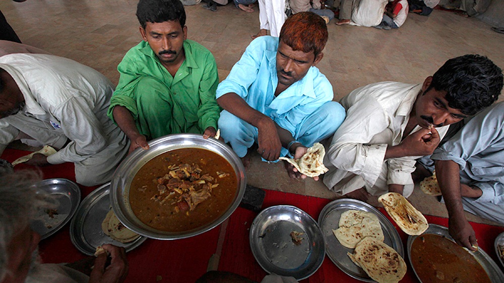  راشن، علاج معالجے، مالی امداد کا سلسلہ بھی کم ہوگیا ہے۔فائل فوٹو