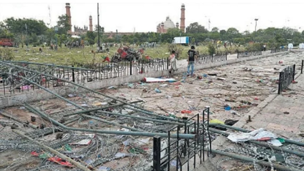  خون پسینے سے سینچے گئے چمن کی بربادی دیکھ کر کڑھتے رہے- روکنے پر گالیاں دی گئیں-فائل فوٹو