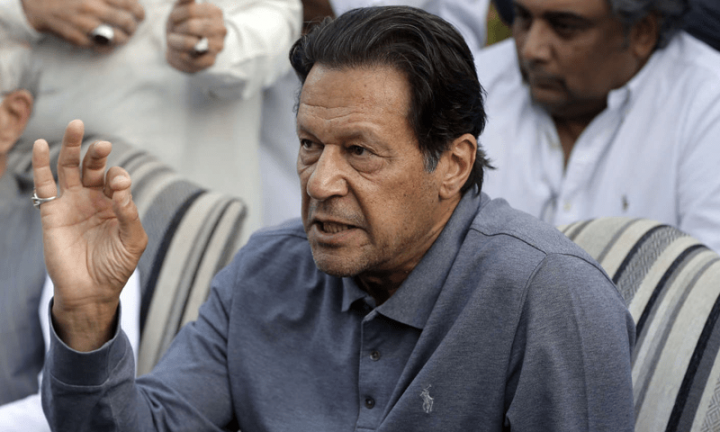 لیگل ٹیم نے چیئرمین پی ٹی آئی کو عدالت سے لے جانے کی کوشش کی تو جج نے روک لیا۔ فائل فوٹو