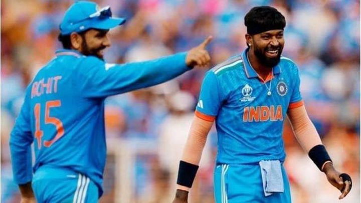 ہاردک پانڈیا کو فرنچائز کی کپتانی دینے کی باز گشت سنائی دینے لگی، فائل فوٹو