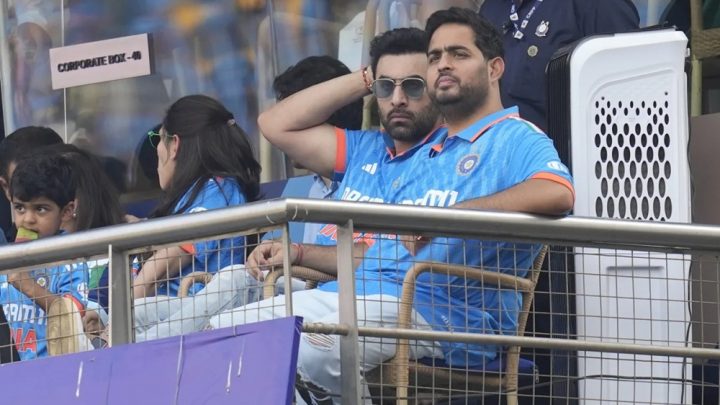 بھارتی معیشت کو مزید دو بلین ڈالر ملنا یقینی ہوچکے ہیں، فائل فوٹو