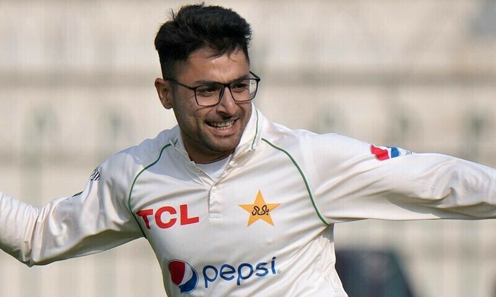 ابرار احمد کو اپنے دائیں پاؤں میں تکلیف کی شکایت ہے، فائل فوٹو