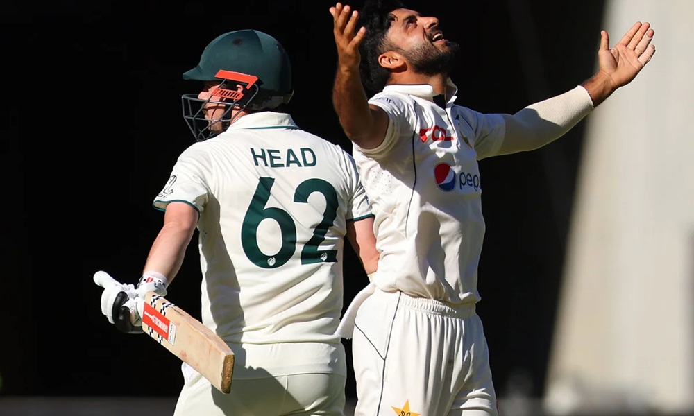 پاکستان کی جانب سے عامر جمال نے 2 کھلاڑیوں کو آئوٹ کیا، فائل فوٹو