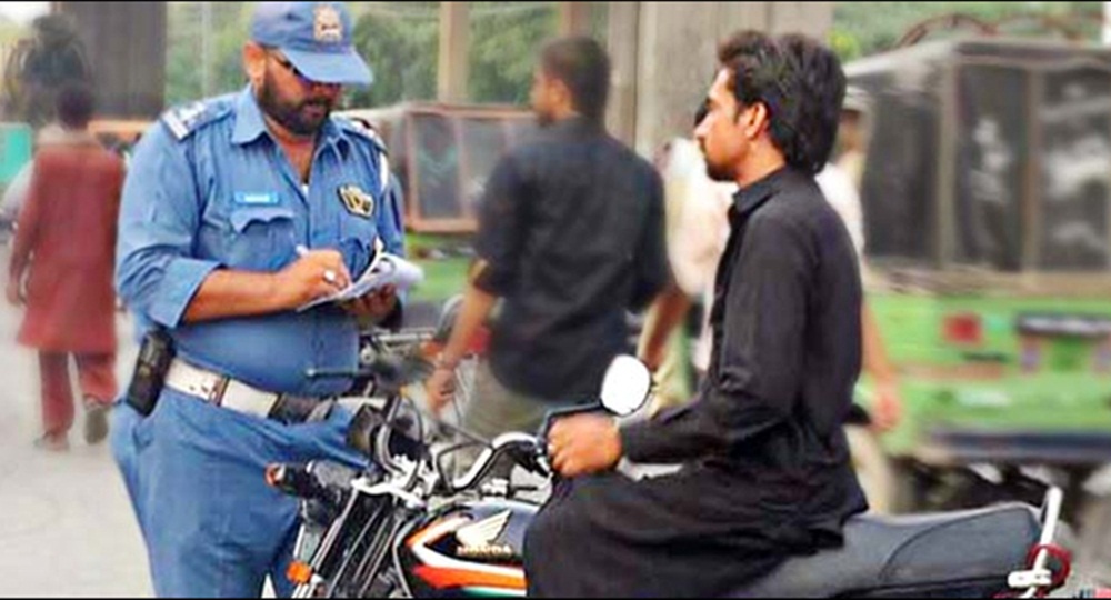 عدالتِ عالیہ ای چالان غیر قانونی قرار دے چکی ہے، فائل فوٹو