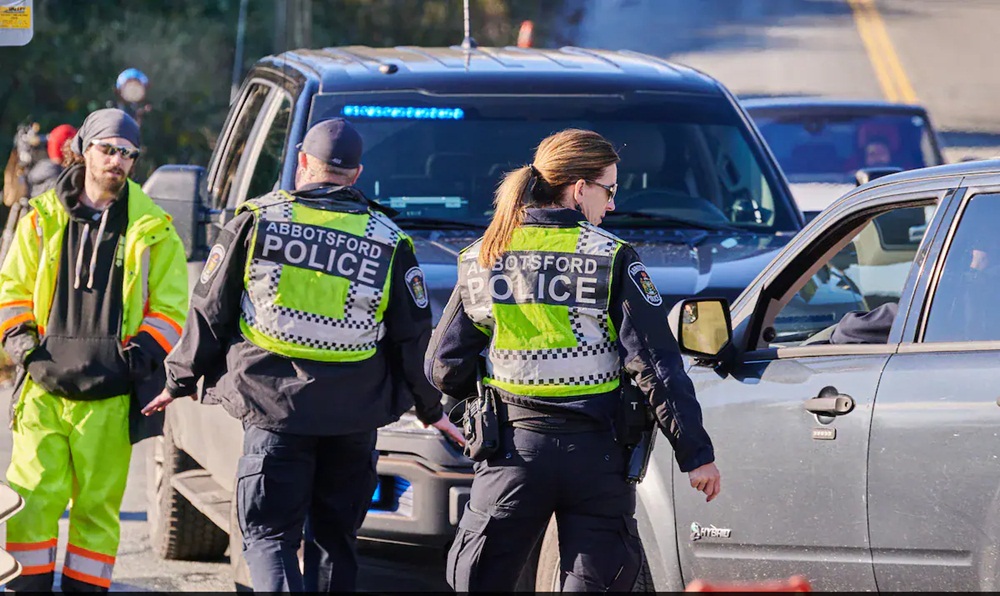  ایک کروڑ 60 لاکھ ڈالر کا سونا اور فارن کرنسی لے اُڑے تھے، فائل فوٹو