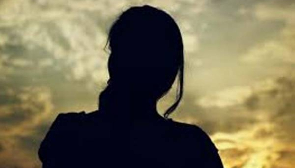 27سال کی کرن کواس کے والد کے حوالے کردیاگیا، فائل فوٹو