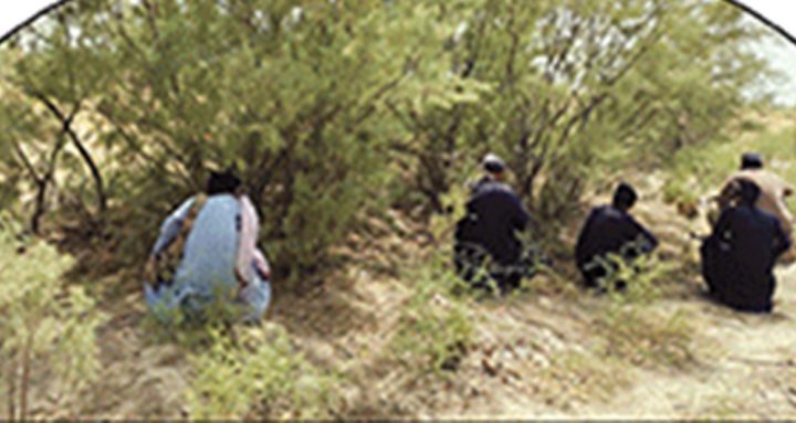  بعض ڈکیت گروپ بھاری معاشی فوائد حاصل کرنے سمیت املاک کے تحفظ کا مطالبہ بھی کررہے ہیں، فائل فوٹو