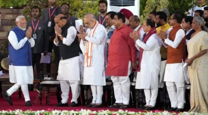  30 رکنی کابینہ میں اقلیتوں کو نظرانداز کرنے پر عالمی میڈیا بھی حیران ہو گیا، فائل فوٹو