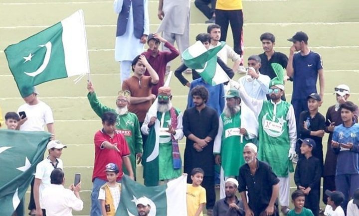 پہلے ٹیسٹ کی طرح دوسرے میچ میں بھی شائقین کیلیے مفت شٹل بس سروس کی سہولت بحال رہے گی، فائل فوٹو