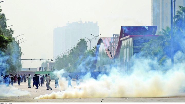 آئی جی، ایس ایس پی، ڈی آئی جی و دیگر کے خلاف بھی کارروائی کی استدعا کی گئی ہے، فائل فوٹو