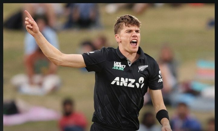 نیوزی لینڈ ٹیم کے بین سیئرز نے شاندار بولنگ کا مظاہر کرتے ہوئے 5 شکار کیے، فوٹوسوشل میڈیا