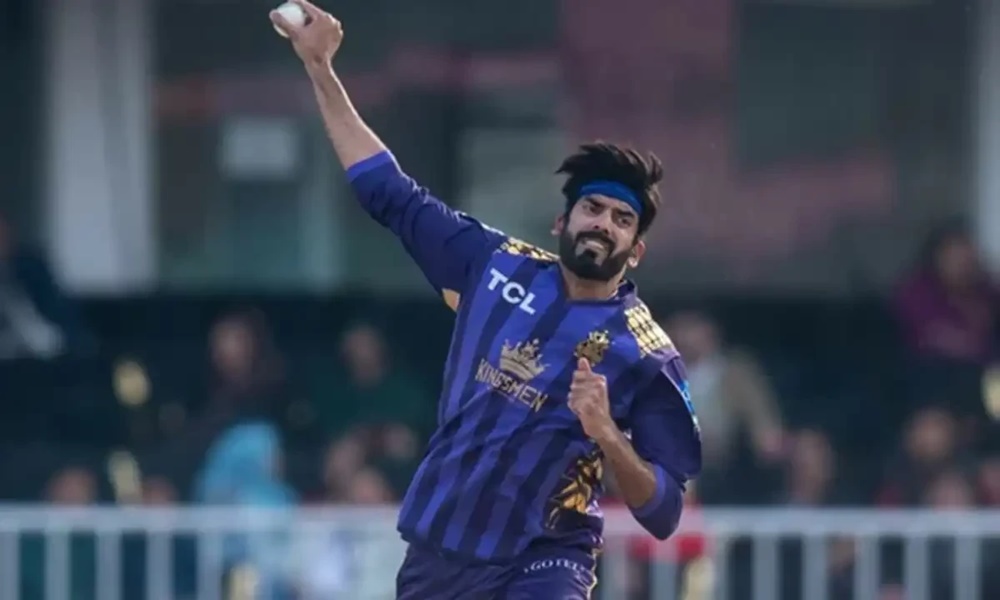 عثمان طارق فی الحال لیگ میں بولنگ جاری رکھ سکتے ہیں، فائل فوٹو