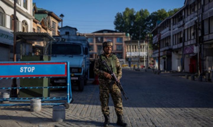 پچاس سیاحتی مقامات بند کر دیے گئے، فائل فوٹو