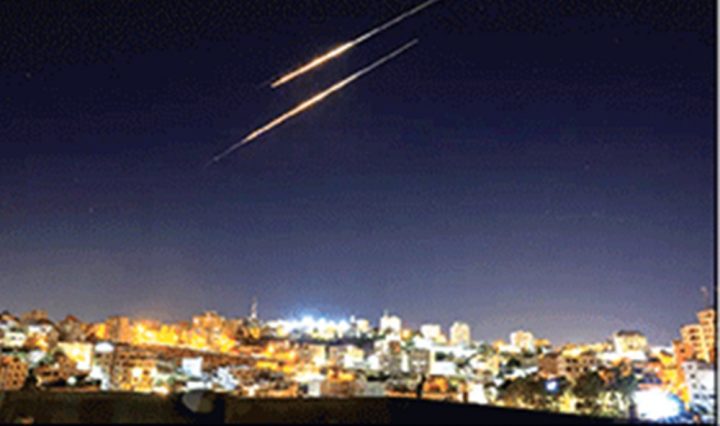 ویڈیو میں شمالی اسرائیل کے شہر پر ایرانی میزائل حملے کے بعد دھواں اٹھتا دکھایا گیا ہے، فائل فوٹو