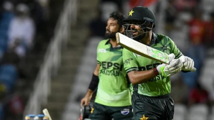 قومی ٹیم کے کپتان محمد رضوان ایک درجہ تنزلی کا شکار ہو کر 23 ویں نمبر پر پہنچ گئے، فائل فوٹو