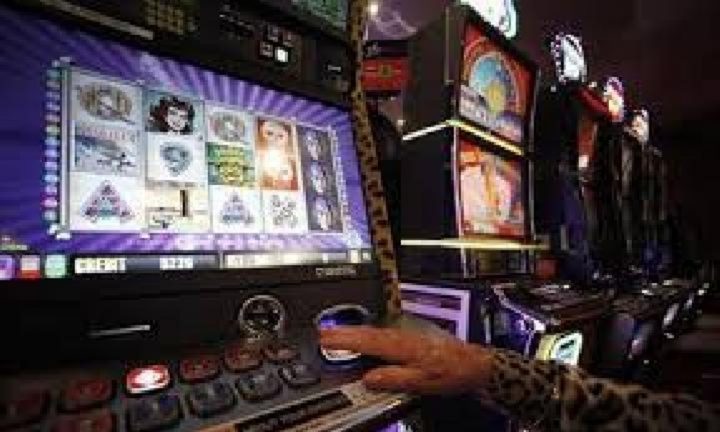  بھارت میں جوا ہارنے پر ہر سال سیکڑوں افراد خودکشی کرتے ہیں، فائل فوٹو